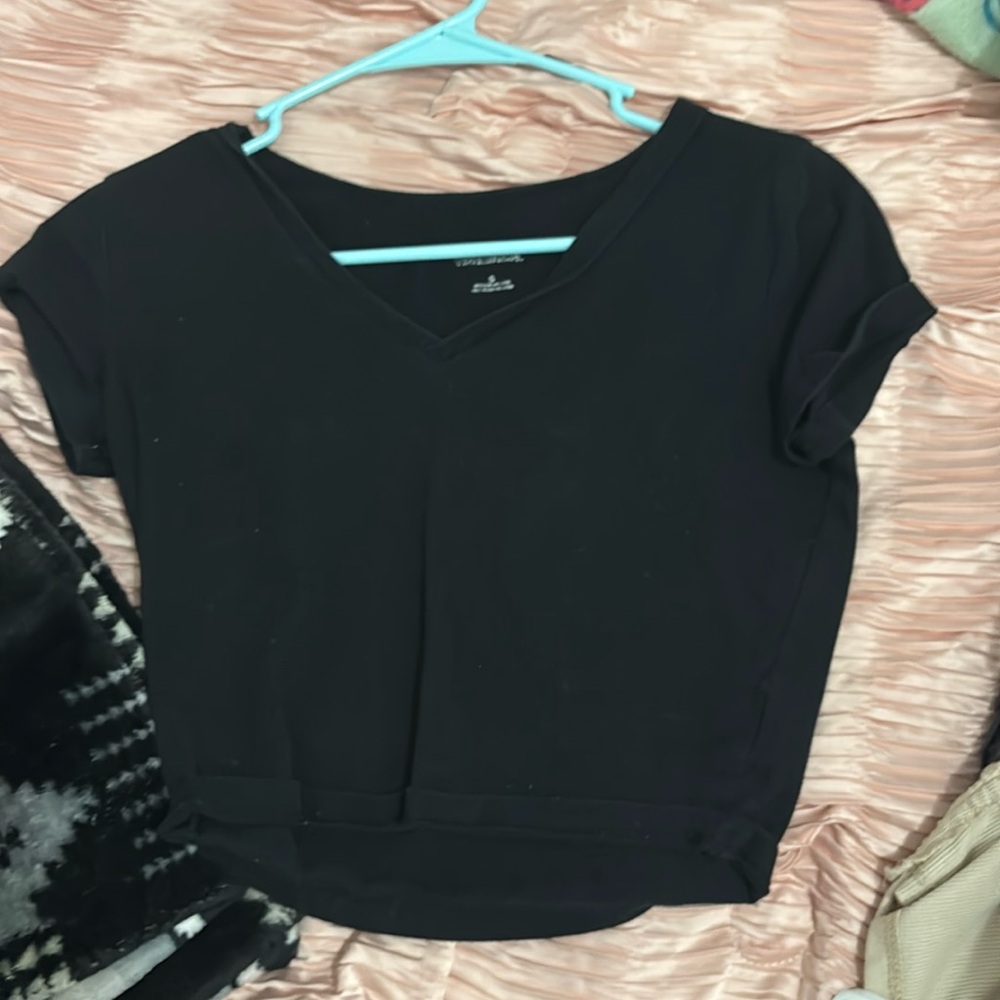 Black small crop v neck